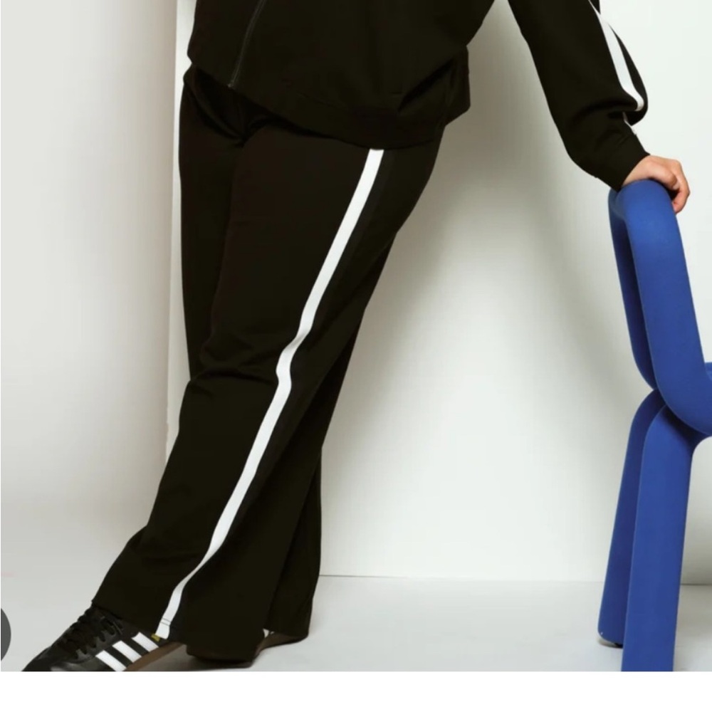 NWT Universal standard Medium Black with white stripe Stephanie pants